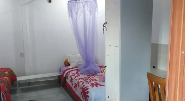 Кровать в общем номере Amed Sari Beach Guesthouse