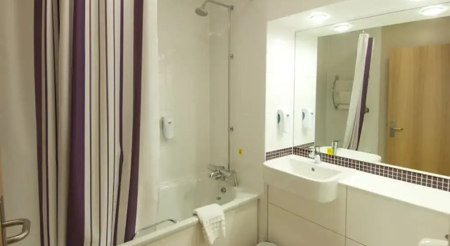 Трёхместный семейный номер Standard Premier Inn Shrewsbury Town Centre