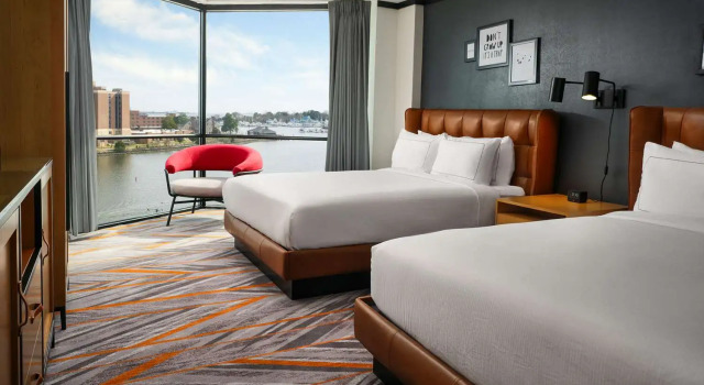 Четырёхместный номер Standard The Landing at Hampton Marina, Tapestry Collection by Hilton