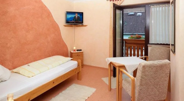 Hotel Garni Assion, 预订 酒店 Birgel Vulkan Eifel