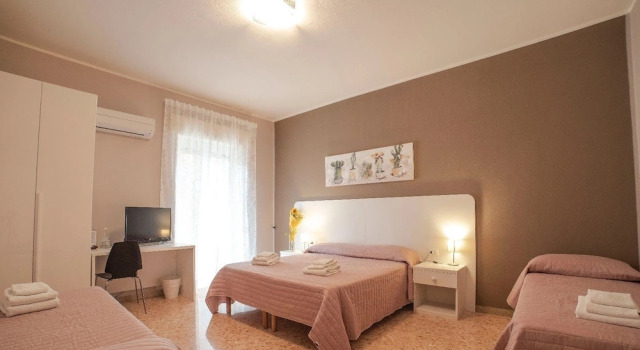 Четырёхместный номер Standard c 1 комнатой с балконом B&B Siracusa Holidays