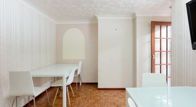 Compton Lodge 5-bedroom house, Забронировать Отель Отели Кембриджа с парковкой, рядом с Региональный кембриджский колледж, Парковка