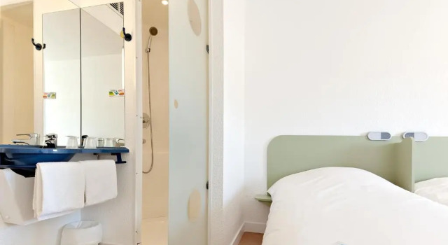 Трёхместный номер Standard ibis budget La Roche Sur Yon Vendespace