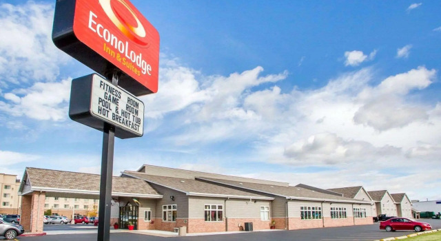 Четырёхместный люкс AmericInn by Wyndham Green Bay Near Stadium