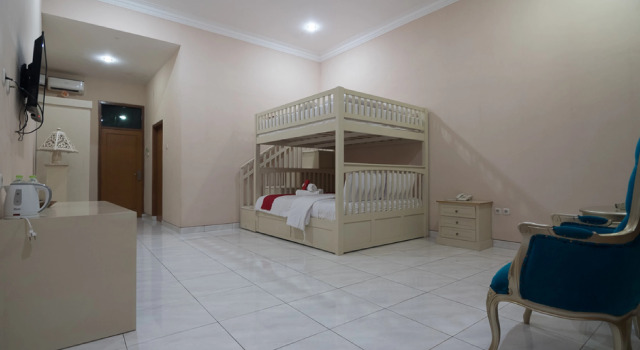 Standard room RedDoorz Premium @ Kahai Beach Lampung