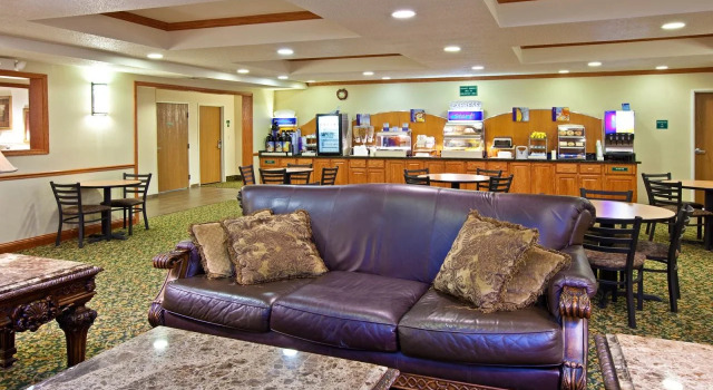 Holiday Inn Express & Suites Logan By IHG, Buchen Sie Hotel SPA-Hotels in West Virginia, SPA