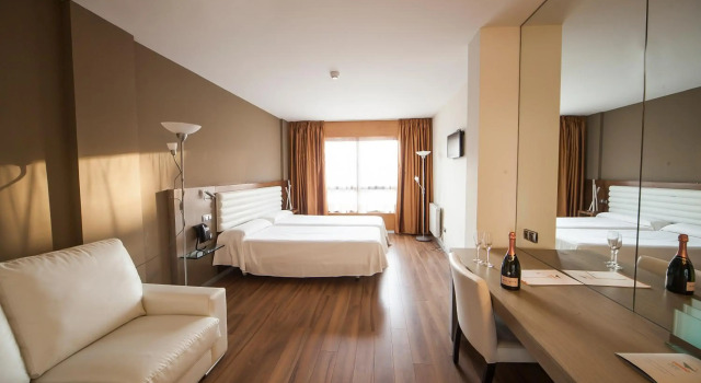 Hotel Duero, Забронировать Отель Лагуна-де-Дуэро Valladolid Province
