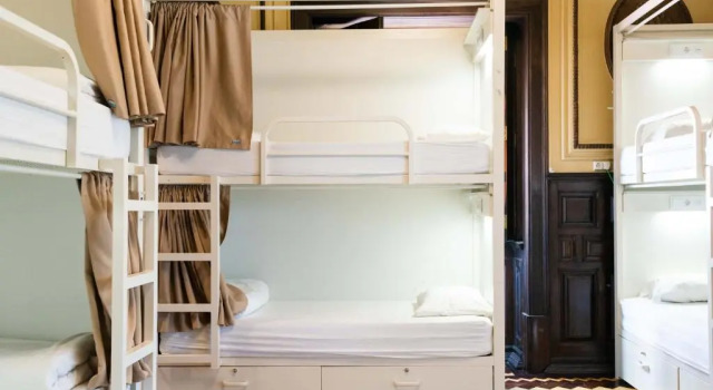 Кровать в общем номере Sant Jordi Hostels Lisbon