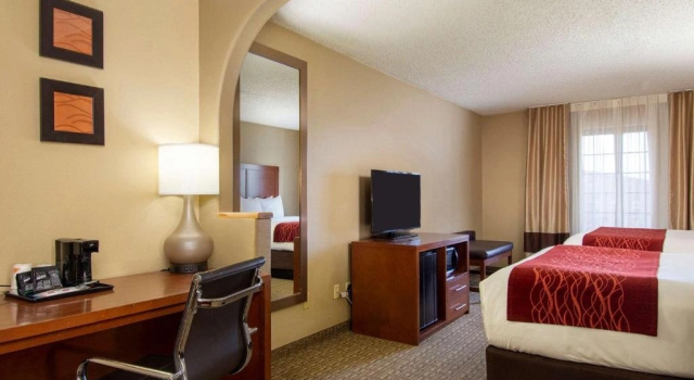 Четырёхместный люкс c 1 комнатой Comfort Inn Santa Fe South