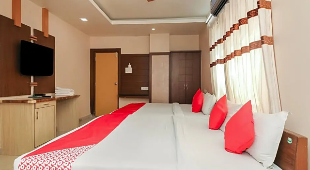 Люкс Superior OYO 740 Hotel Suravi