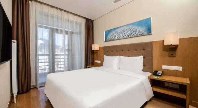 Двухместный люкс с балконом Wanda Jin Suites Changbaishan