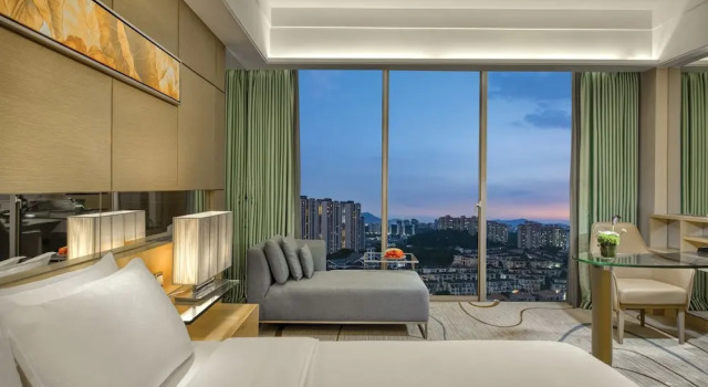 Двухместный номер Executive с балконом и с видом на горы Dongguan Royal Garden Hotel