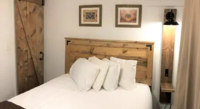 Mountain View RV Park & Guesthouse Motel, Varaa Motelli Hotellit Ozark pysäköinnillä, Pysäköinti