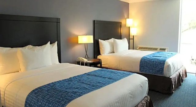 Четырёхместный люкс Travelodge by Wyndham Water’s Edge Hotel - Racine