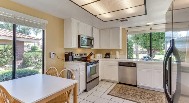 Апартаменты Sunny Pad w/ Patio & Pool Access in Palm Desert!