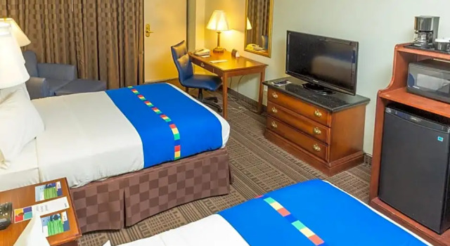 Четырёхместный номер Premium с балконом Park Inn By Radisson Sharon