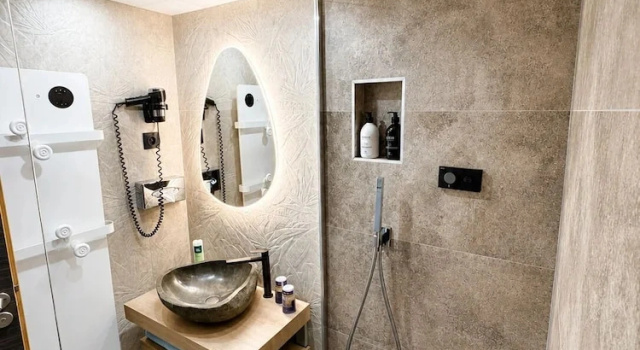 Двухместный номер Standard с балконом и с видом на озеро Logis Hôtel & Spa Marina dAdelphia