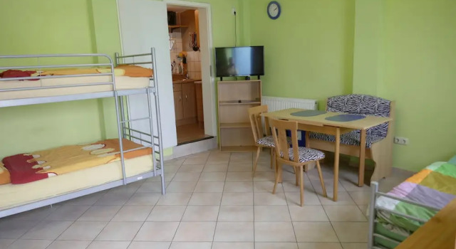 Gästehaus Schröder Kelsterbach 1, Забронировать Отель Отели земли Гессена 3 звезды, 3*
