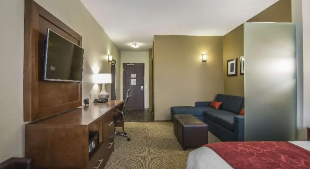 Люкс Comfort Suites Regina