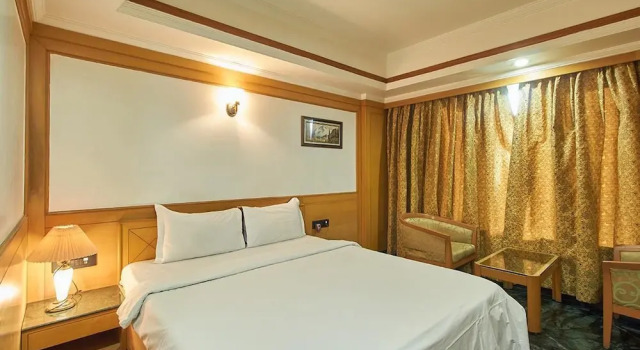 Hotel Kalasagar, Забронировать Отель Бизнес-отели Чинчивад, 4* 5*