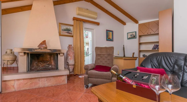 House Ned, Rezerwuj Hotel Hotele w Split-Dalmatia County z parkingiem, Parking