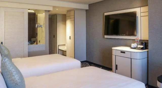 Standard Twin room Movenpick Surabaya City