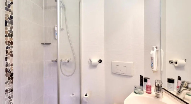 Трёхместный номер Standard Welcomotel Les Mureaux