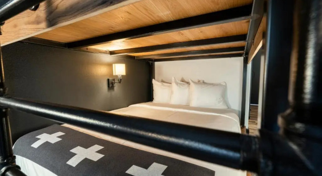 Standard Neljän hengen huone The Village Hotel