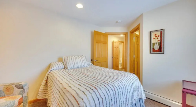 1/2 Mi to Attractions: Apartment w/ Deck