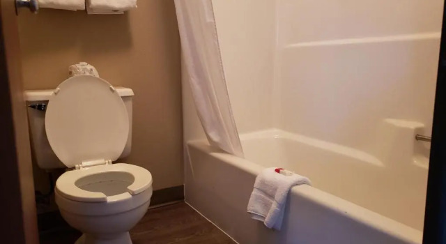 Номер Standard Super 8 by Wyndham Milwaukee Airport
