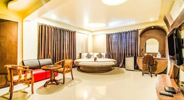Номер Premium Fabhotel Prime Sanket Inn