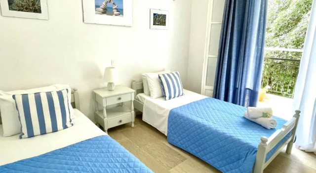 Студия Superior Sunflower Apartments & Studios