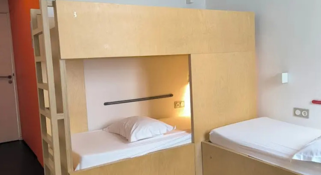 Кровать в общем номере (мужской номер) Auberge de Jeunesse HI Cahors