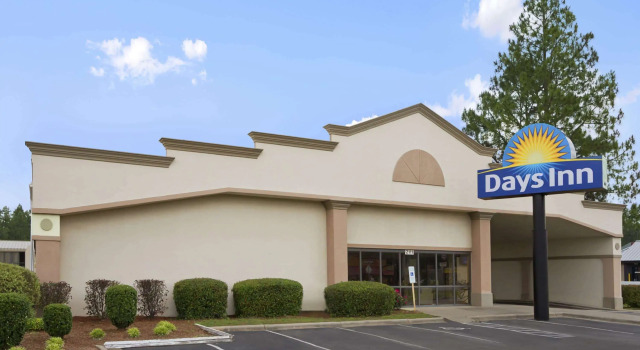 Days Inn by Wyndham Fayetteville-South/I-95 Exit 49, Забронировать Отель Фаеттевилле Северная Каролина