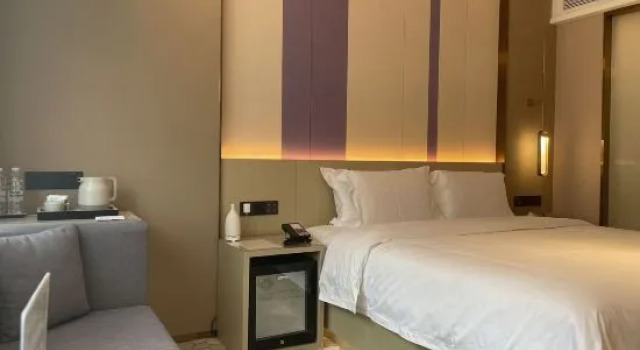Кровать в общем номере (мужской номер) Lavande Hotel (Korla Renmin East Road)