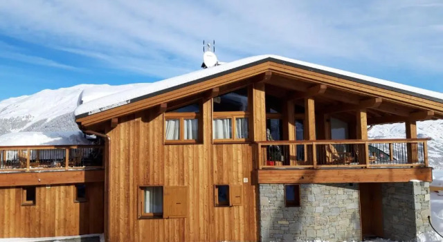 Chalet L'Aulp, Book Chalet Sommerhuse i Rhône-Alps., Hytte