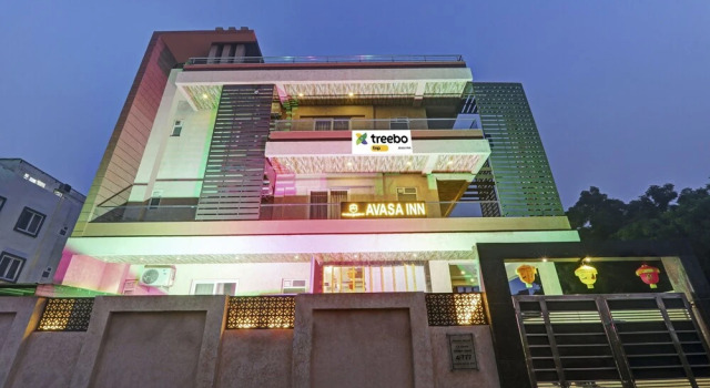 Itsy By Treebo - Avasa Inn, Забронировать Отель Отели Гомти Нагара с парковкой, Парковка