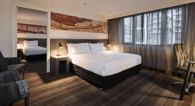 Четырёхместный семейный номер Standard с 2 комнатами Rydges World Square