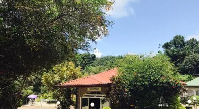 La Vallée de Bana, Book Hotel Banfeko 