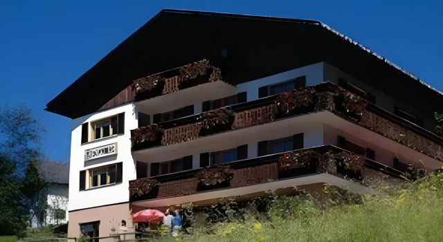 Pension Sonnberg, Rezerwuj Hotel Hotele w Bregenzerwald z parkingiem, Parking