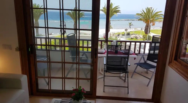 Апартаменты Playa del Duque in 1st sea line directly on the beach, heated pool, Wifi, balcony