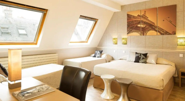 Четырёхместный номер Standard Hotel De La Cite Rougemont