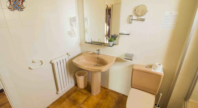 Четырёхместный номер Standard Hotel Victoria