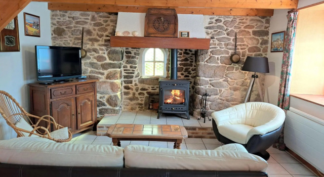 Stone House in Brittany Near Sandy Beaches, Rezervasyon Otel Landeda otoparklı oteller, Otopark