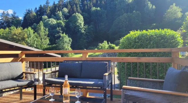 Коттедж gîte du ruisseau 80m2, maison entière au calme, 2 chambres 2 salles de bain avec terrasse et garage