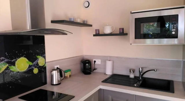 Nid douillet F2, jardin, piscine, parking, plage 200 m Palavas, Rezerwuj Apartament Hotele w Palavas-les-Flots z basenem, Basen