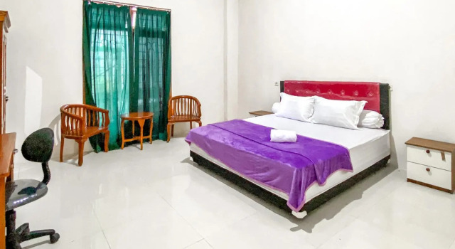 Redisa Guest House by Reddoors, Rezervovat Penzión Hotely v Malang s parkováním, poblíž Museum Zoologi Frater Vianney, Parkování