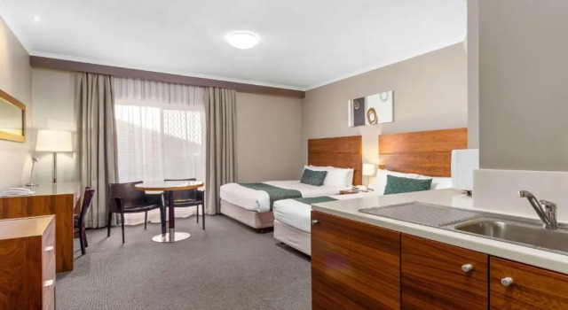 Четырёхместный номер Standard Quality Hotel Dickson