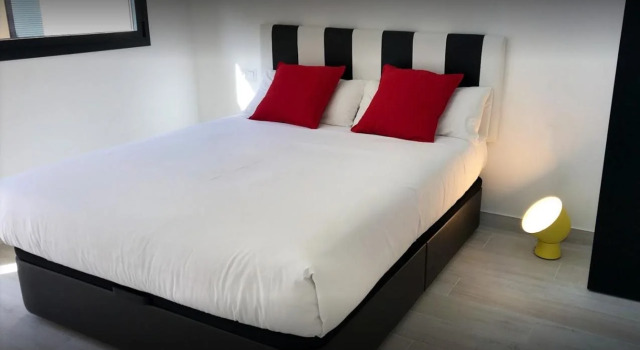 Ginosi Eccentric Apartel, Забронировать Отель Кастельдефельс Baix Llobregat