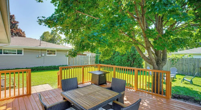 Коттедж Large Backyard, Walk to Hospital: Sheboygan Abode!